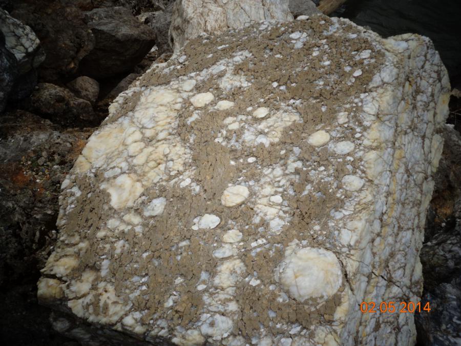 Необычные камни попадались довольно часто