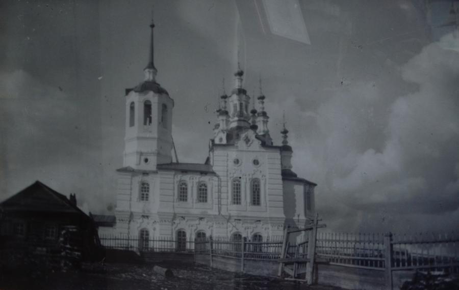Успенская церковь с. Верхнеимбатск. Утраченная в 1930-ых годах. Само фото передаёт какая красота там была, а с какими усилиями она возводилась в таком суровом климате.  Интересно то, что она была полностью отреставрирована к 1916г..